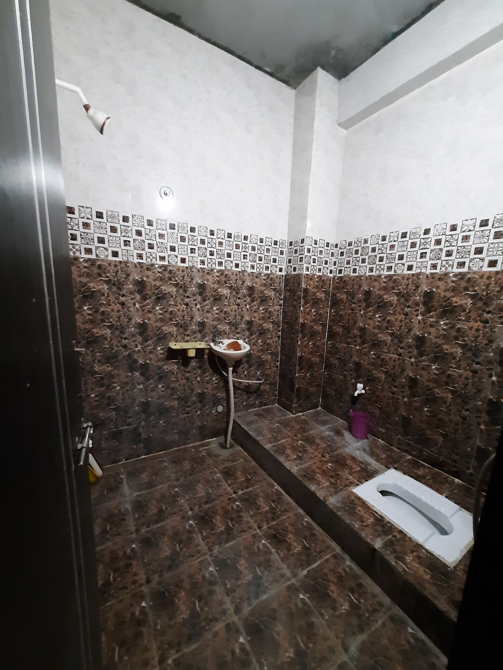 Spacious 2BHK AC Apartment - Photo 6